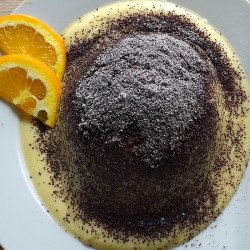 Mákkal szórt gőzgombóc vaníliasodóval Desszertek